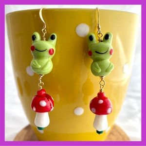 🐸 Adorable frog and mushroom earrings